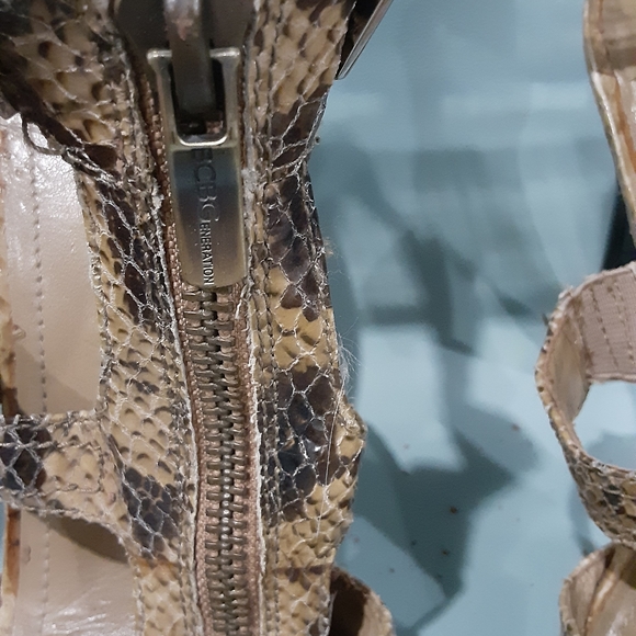 BCB Generation strappy snakeskin sandals size 7.5 - Picture 2 of 11